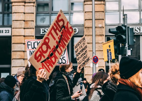 Comment promouvoir la solidarité en période de crise ?